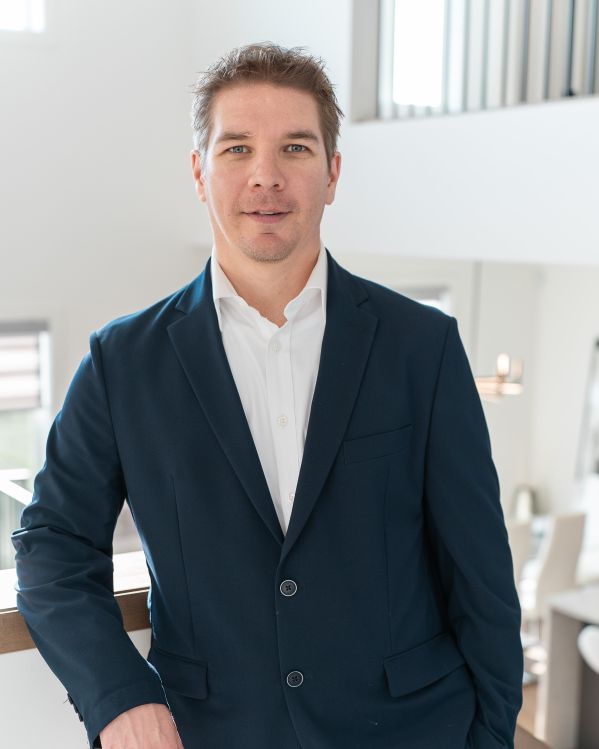 JUSTIN ZINKOWSKI